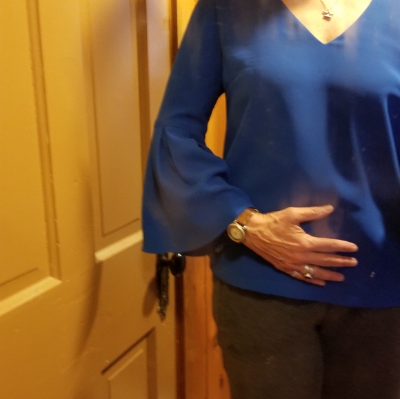 H&M bell sleeve blouse - Picture 5 of 6